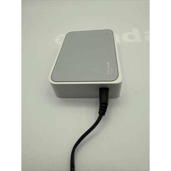 TP-LINK TL-SF1005D 5-Port 10/100Mbps Desktop Switch - Picture 6 of 7